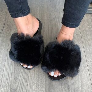 New! Size 11 Luxurious Black Faux Fur Slides IN BOX!